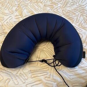 Samsonite neck travel pillow for plane